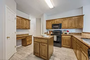 100 Bullava Ct, Crowley, TX 76036 - Photo 11
