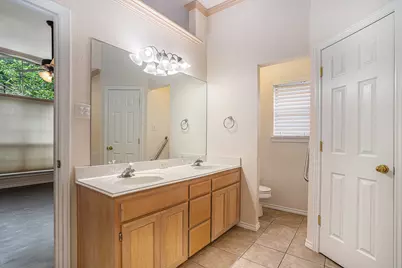 1307 Hyde Park Boulevard, Cleburne, TX 76033 - Photo 17