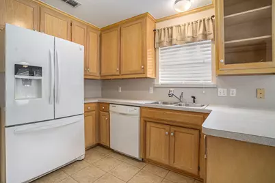 1307 Hyde Park Boulevard, Cleburne, TX 76033 - Photo 11