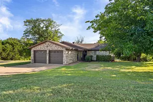 313 Yucca Ct, Granbury, TX 76049 - Photo 1