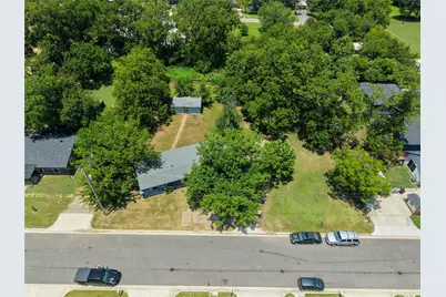 719 E Bullock Street, Denison, TX 75021 - Photo 5