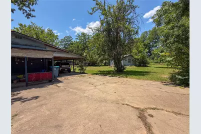 719 E Bullock Street, Denison, TX 75021 - Photo 11
