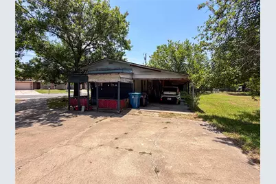 719 E Bullock Street, Denison, TX 75021 - Photo 7