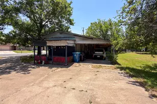 719 E Bullock St, Denison, TX 75021 - Photo 7