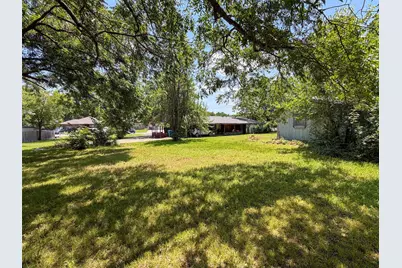 719 E Bullock Street, Denison, TX 75021 - Photo 15