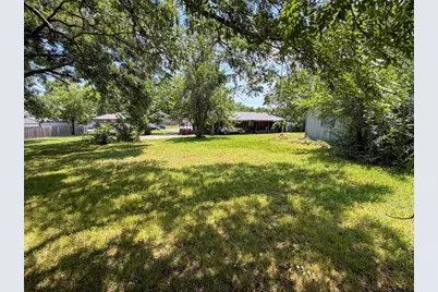 719 E Bullock Street, Denison, TX 75021 - Photo 13