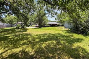 719 E Bullock St, Denison, TX 75021 - Photo 13