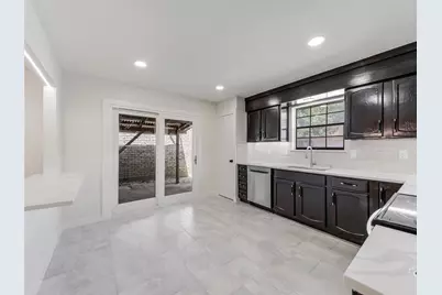 2212 Benbrook Drive, Carrollton, TX 75007 - Photo 7
