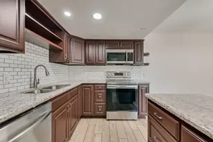 219 W Rochelle Rd, Irving, TX 75062 - Photo 11