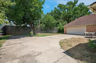 216 Huntingdon Dr, Irving, TX 75061 - Photo 25