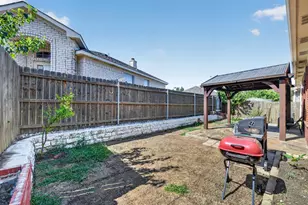 803 E Alexander Ln, Euless, TX 76040 - Photo 29