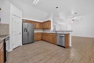 803 E Alexander Ln, Euless, TX 76040 - Photo 9