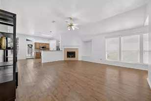 803 E Alexander Ln, Euless, TX 76040 - Photo 5