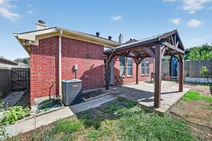 803 E Alexander Ln, Euless, TX 76040 - Photo 31