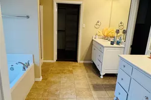 8105 Winter Falls Tr, Fort Worth, TX 76053 - Photo 5