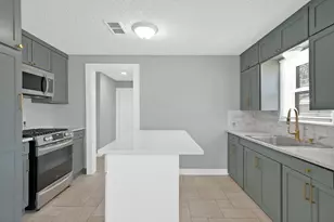 2724 E 12th St, Fort Worth, TX 76111 - Photo 11