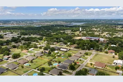 616 Parker Lane, Granbury, TX 76048 - Photo 5