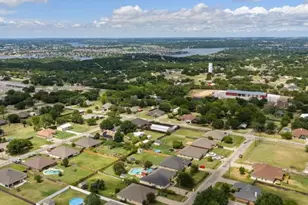 616 Parker Ln, Granbury, TX 76048 - Photo 5