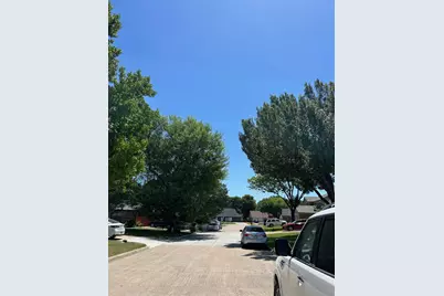 2319 Abbington Lane, Grand Prairie, TX 75052 - Photo 3