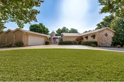 6101 Circleview Drive, Haltom City, TX 76180 - Photo 1