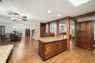 502 Bellevue Dr, Cleburne, TX 76033 - Photo 9