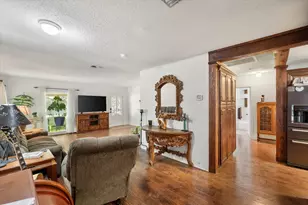 502 Bellevue Dr, Cleburne, TX 76033 - Photo 5