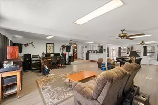 502 Bellevue Dr, Cleburne, TX 76033 - Photo 15