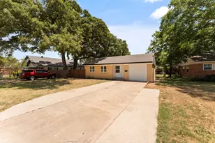 908 W Inwood Dr, Arlington, TX 76013 - Photo 3