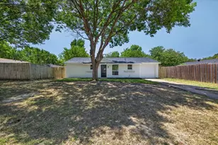 205 Summercrest Blvd, Burleson, TX 76028 - Photo 3