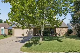 4114 Emerson Dr, Grand Prairie, TX 75052 - Photo 3