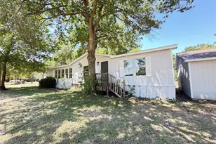 1010 Glenbrook Dr, Pecan Hill, TX 75165 - Photo 1