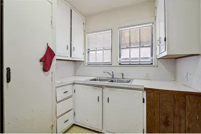 1343 E Ann Arbor Avenue, Dallas, TX 75216 - Photo 7