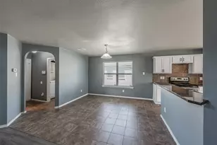 1758 Overlook Dr, Lancaster, TX 75146 - Photo 9