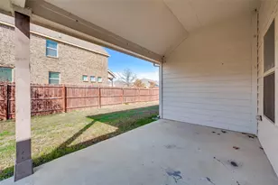 1033 Water Garden Cir, Little Elm, TX 75068 - Photo 3