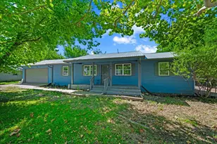 104 Parker St, Italy, TX 76651 - Photo 1