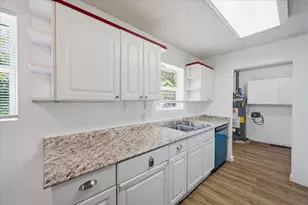 104 Parker St, Italy, TX 76651 - Photo 9