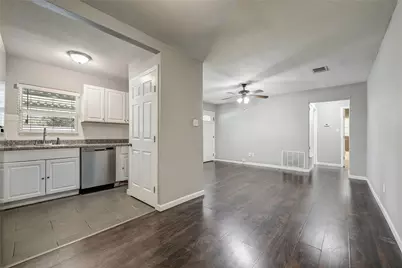 802 E Dallas Street, Mansfield, TX 76063 - Photo 5