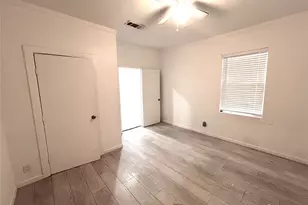 410 S Vaden St, Sherman, TX 75090 - Photo 9