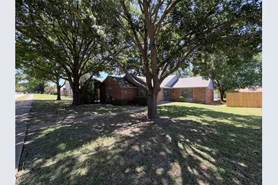 1362 Southridge Drive, Lancaster, TX 75146 - Photo 3