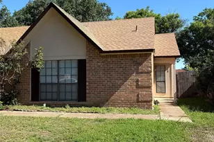 658 Stonehenge Dr, Grand Prairie, TX 75052 - Photo 1