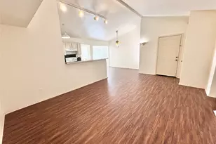 658 Stonehenge Dr, Grand Prairie, TX 75052 - Photo 3