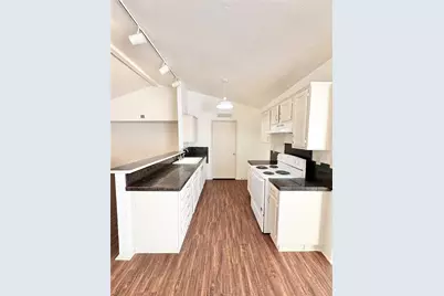658 Stonehenge Drive, Grand Prairie, TX 75052 - Photo 5