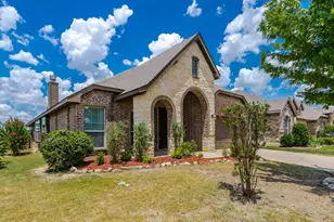 225 Dakota Dr, Waxahachie, TX 75167 - Photo 1