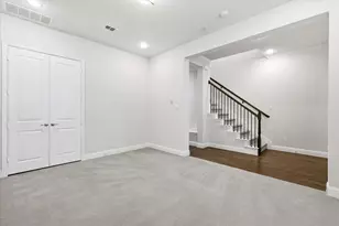 511 W Royal Ln, Irving, TX 75039 - Photo 5