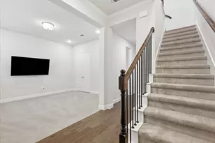 511 W Royal Ln, Irving, TX 75039 - Photo 3