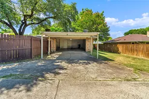 801 Waynelee Dr, Lancaster, TX 75146 - Photo 3