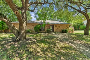 801 Waynelee Dr, Lancaster, TX 75146 - Photo 1