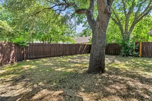 801 Waynelee Dr, Lancaster, TX 75146 - Photo 11