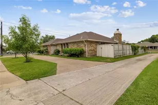 2001 Stain Glass Dr, Plano, TX 75075 - Photo 5