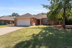 609 Columbia Ave, Waxahachie, TX 75165 - Photo 1